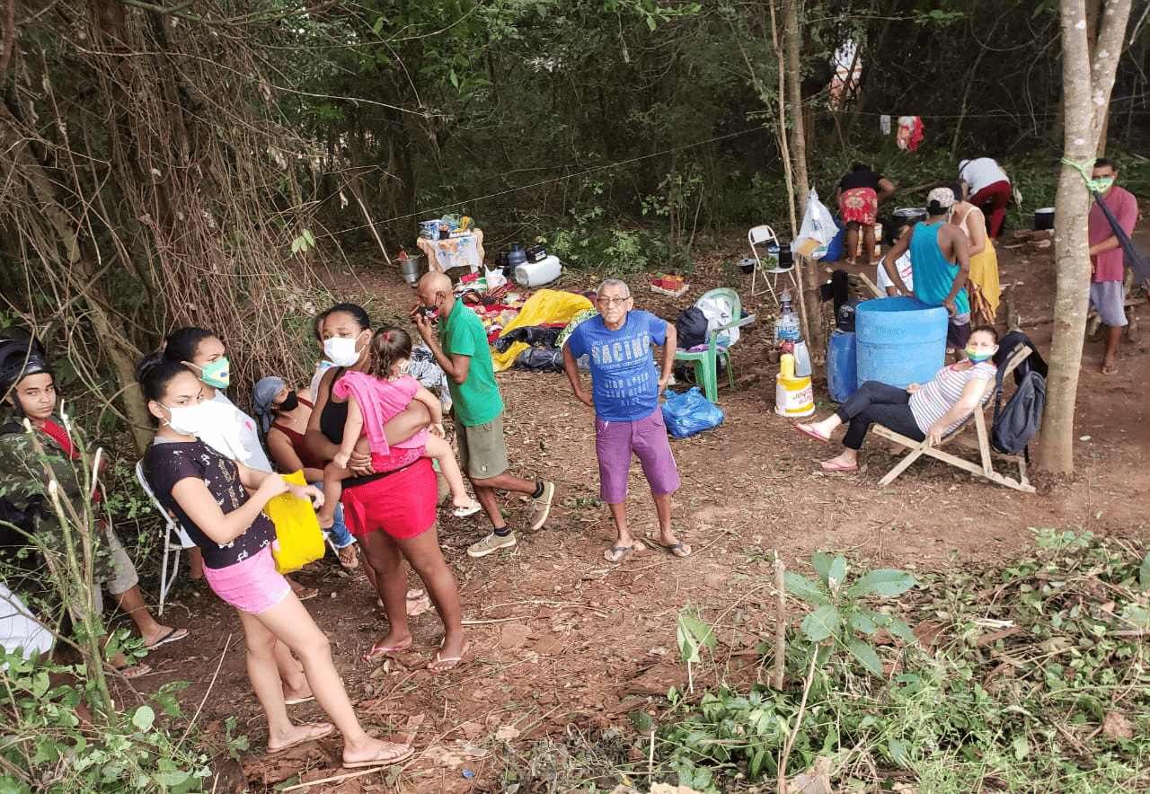 Famílias são intimidadas por pistoleiros em ocupação
