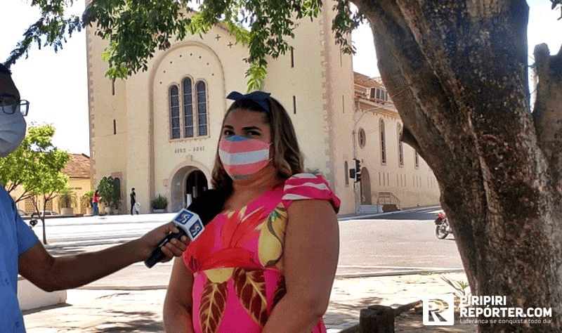 Jovem trans pede ajuda para mudar de sexo