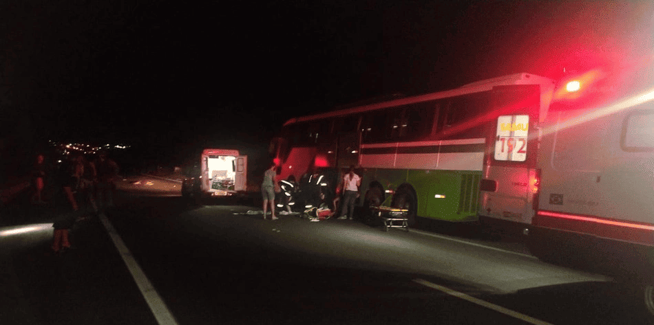 Caminhão atropela oito pessoas na BR 020