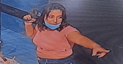 A mulher foi identificada pelas câmeras de segurança