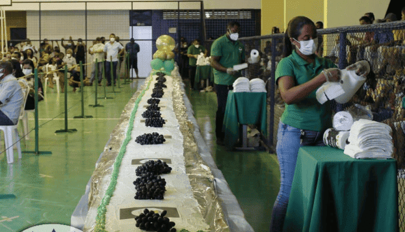 Bolo de 26 metros custou R$ 24 mil