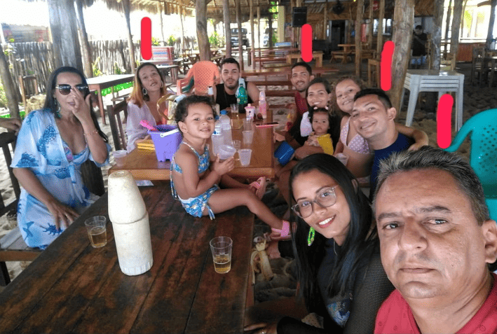Prefeita é acusada de usar recursos públicos para se divertir na praia com parentes e amigos