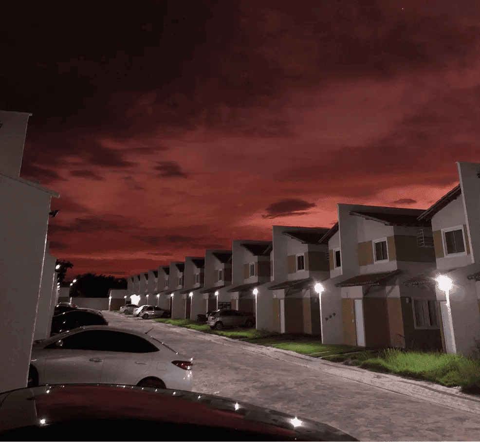 Céu fica vermelho em Teresina
