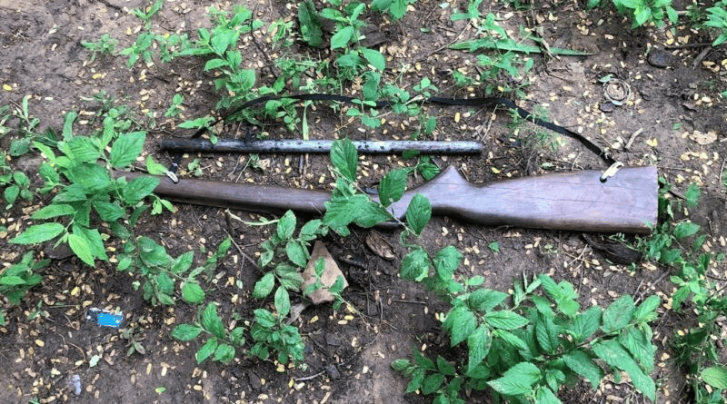 Arma dispara e mata adolescente