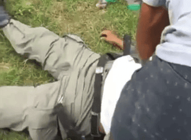 Policial militar sofre mal súbito e é socorrido por populares