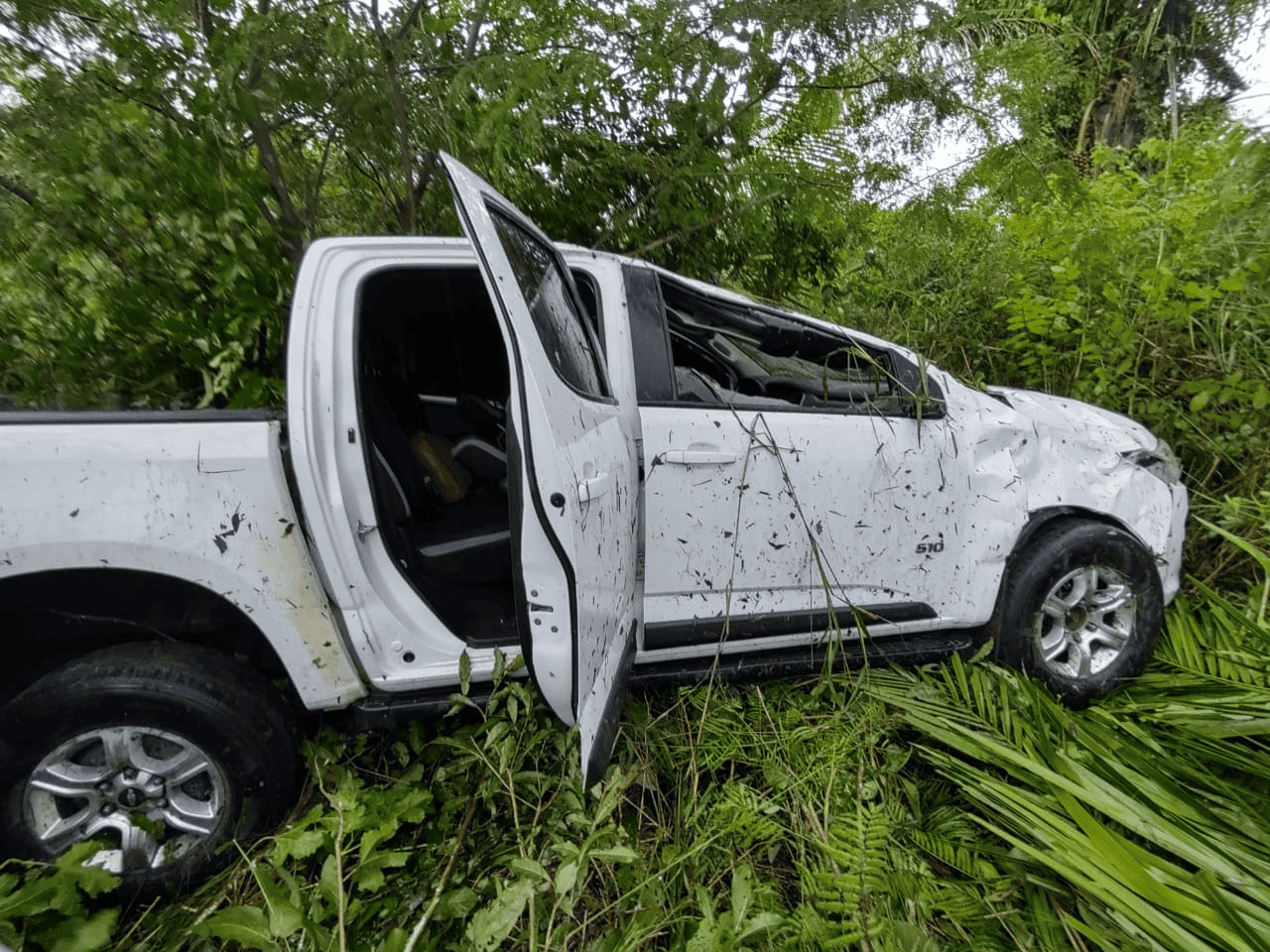 Carro com equipe do Governo capota em Angical