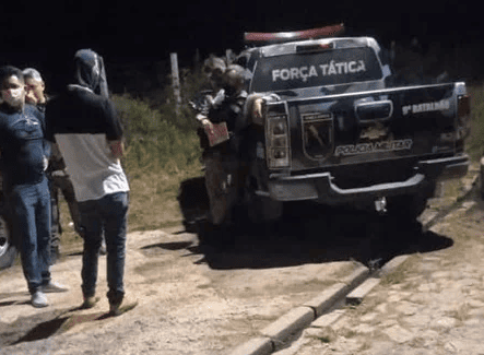 Polícia Militar no local onde o corpo foi encontrado