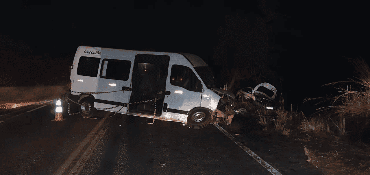 Colisão entre van e táxi deixa feridos no Piauí