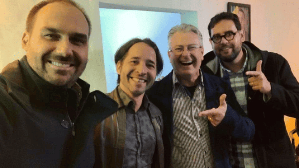 Ivan Keller (terceiro à direita) com Eduardo Bolsonaro
