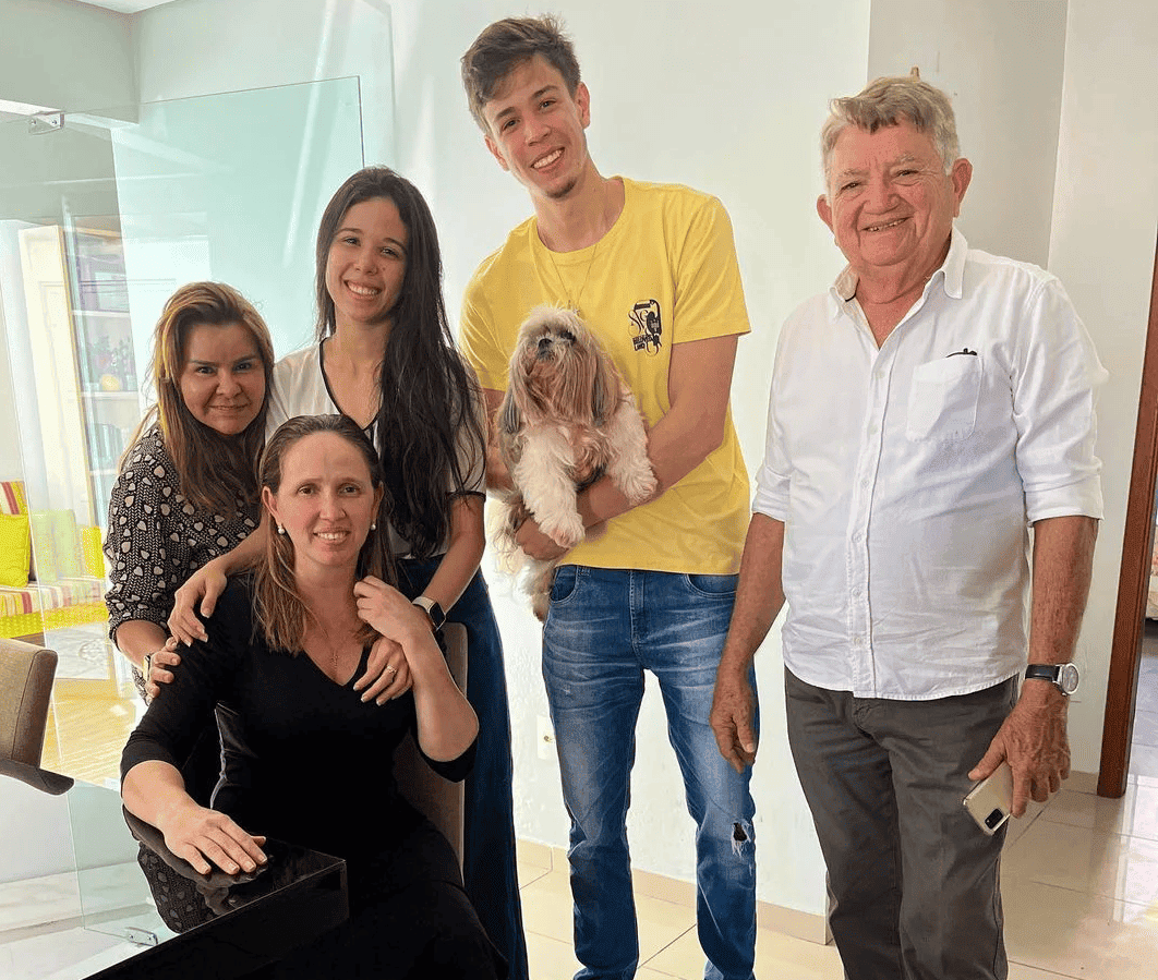 Viviane Moura com a família em casa