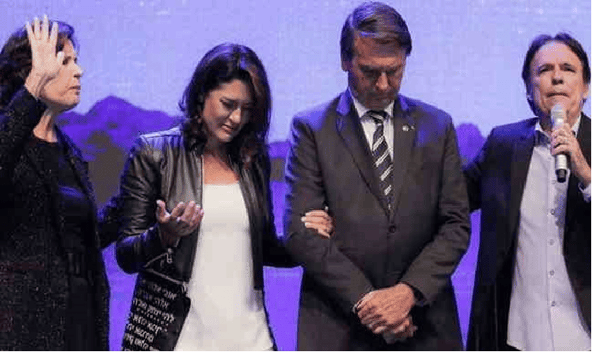 Bolsonaro usa palcos de igrejas como palanque