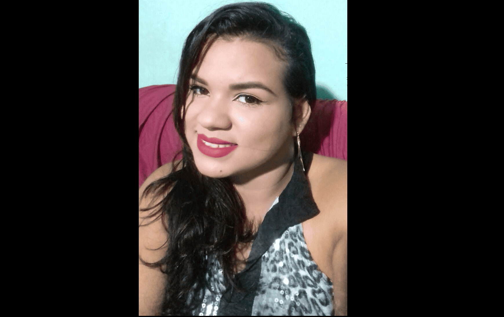 Mulher é encontrada morta dentro de casa