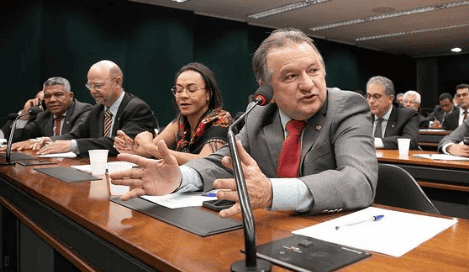 Deputado federal Merlong Solano
