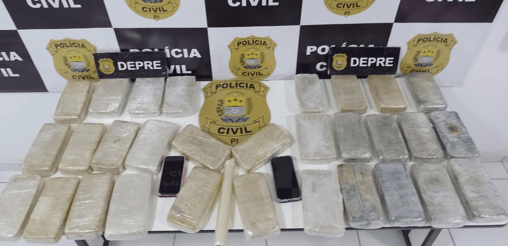 Droga apreendida com os suspeitos