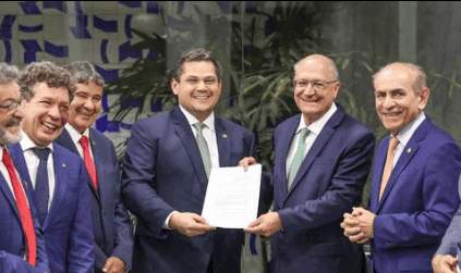 Entrega da PEC da Transição