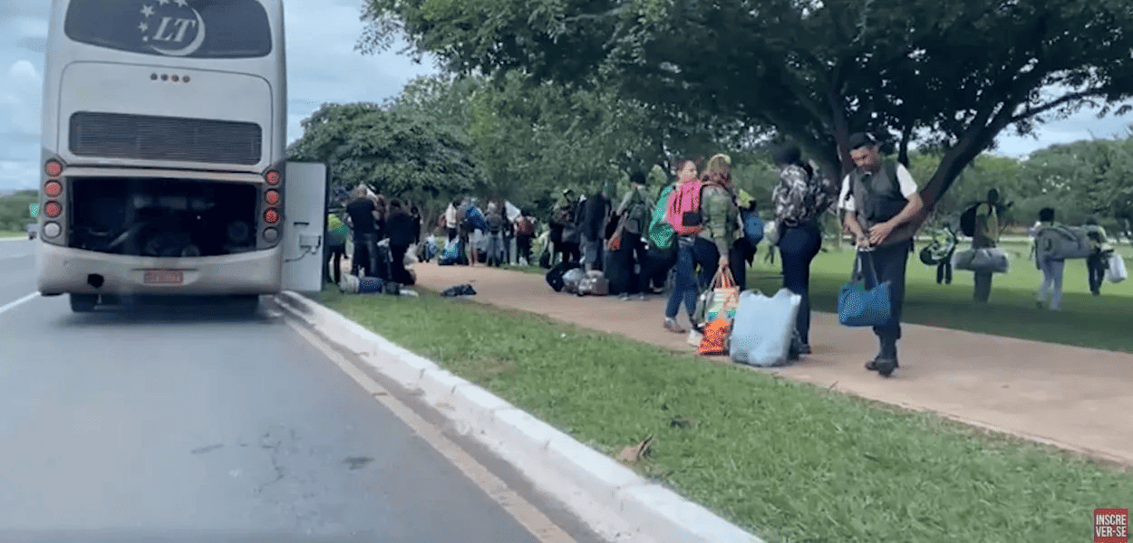 Bolsonaristas desembarcam em Brasília