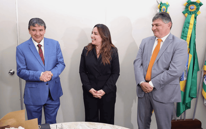 Rejane Dias toma posse como conselheira do TCE-PI ao lado do esposo