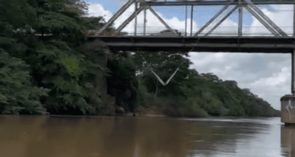 Rede armada em ponte chama atenção em Teresina