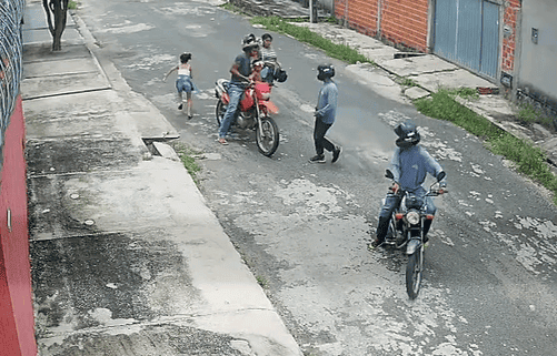 Família tem moto roubada no Jacinta Andrade