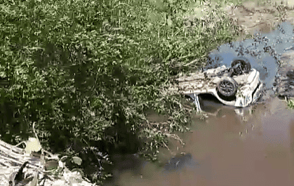 Carro cai de ponte entre José de Freitas e Cabeceiras