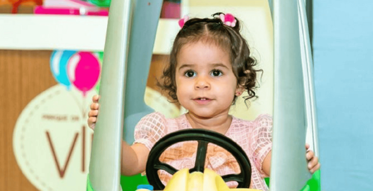 Bebê Alice tem 1 ano e 4 meses