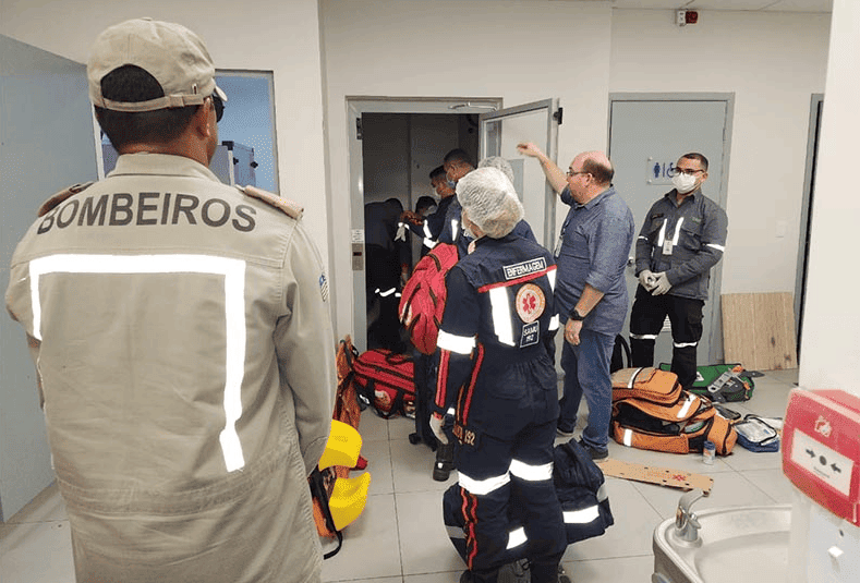 Bombeiros e equipe do Samu foram acionados para socorrer a idosa