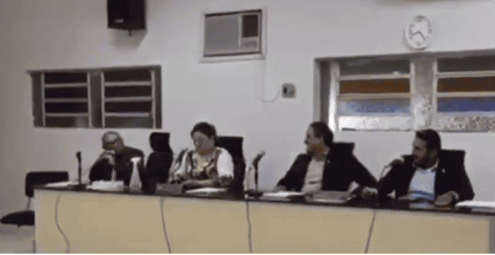Vereador manda professoras pararem de latir em Canto do Buriti