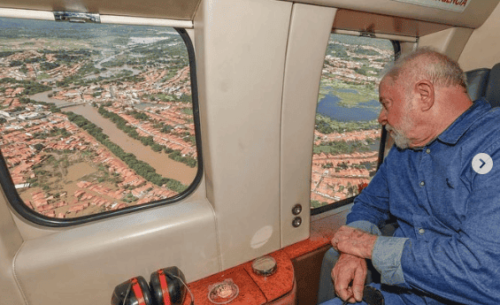 Lula sobrevoa as áreas atingidas pelas fortes chuvas em Bacabal