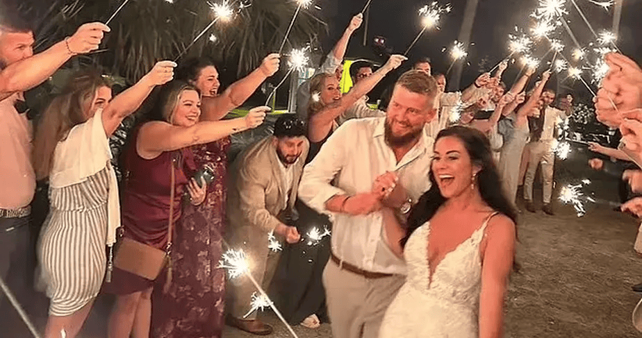 Samantha Miller ao lado do esposo Aric Hutchinson