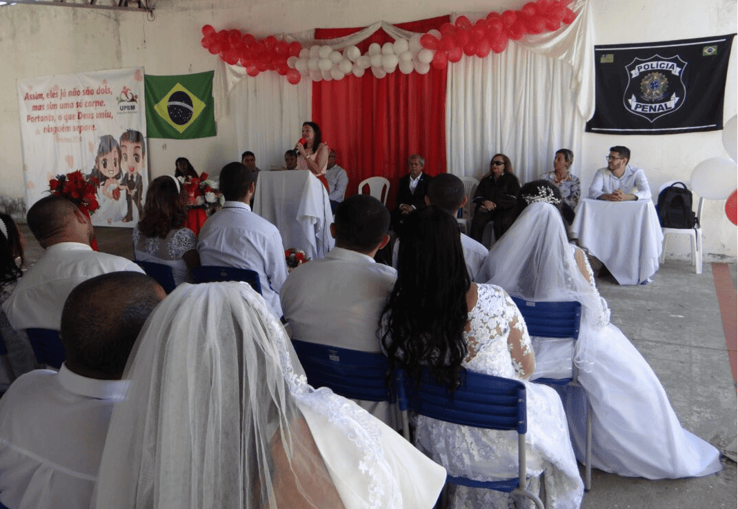 Casamento comunitário na Penitenciária Irmão Guido