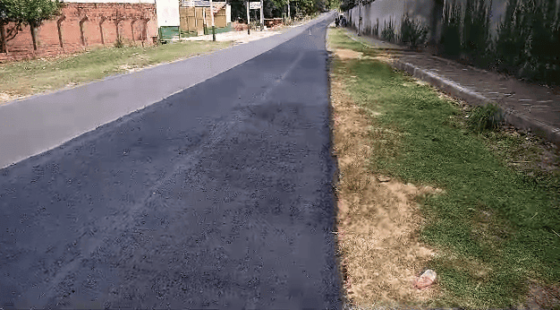Obra de recapeamento asfáltico na estrada da Cacimba Velha