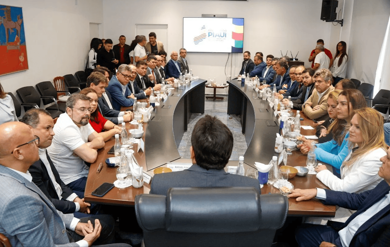 Rafael Fonteles recebe deputados estaduais no Palácio de Karnak