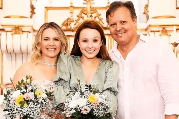 Larissa Manoela com os pais  Silvana e Gilberto