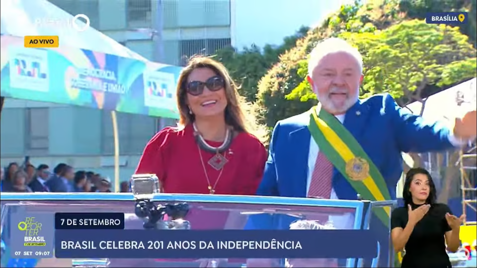 Janja e Lula participam do desfile cívico-militar em Brasília