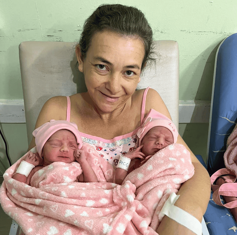 Lucineide Rodrigues e as filhas Luna Vitória e Liz Valentina