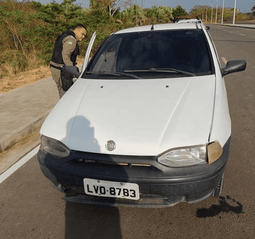Veículo onde a vítima foi encontrada morta