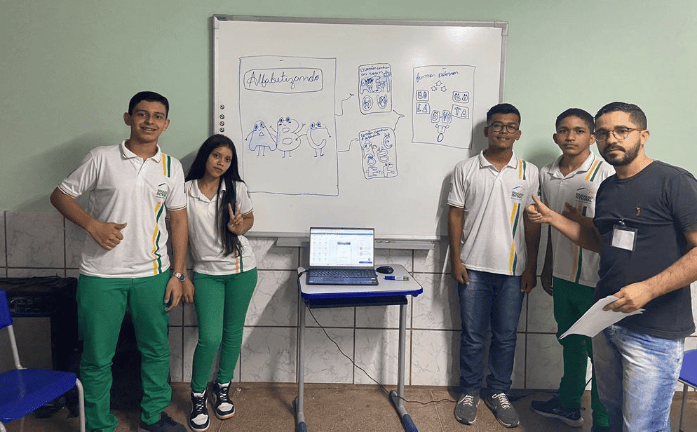 Eraques Alves e seus alunos do Ceti Paulo Freire