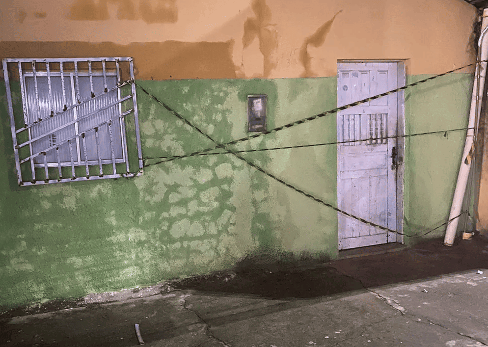 A perícia encontrou manchas de sangue na casa onde ocorreu o crime