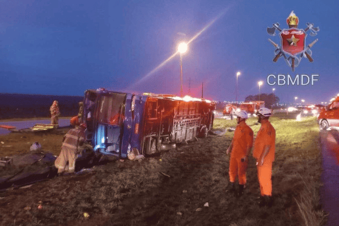 Capotamento de ônibus na BR 070