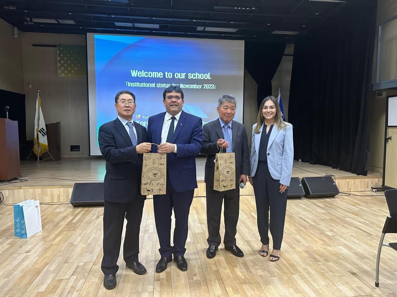 Rafael Fonteles durante visita a Korea Vocational College of Information & Technology