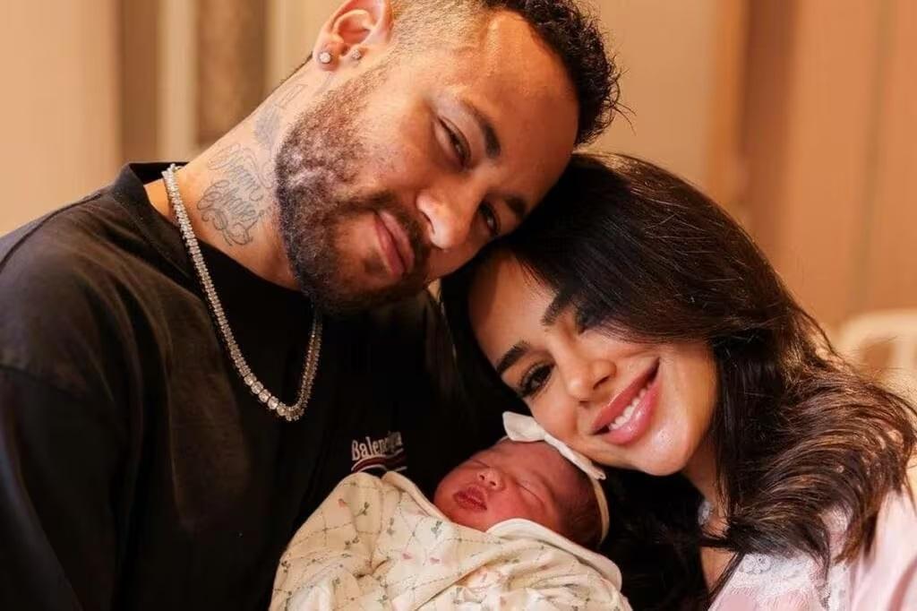 Neymar, a filha Mavie e Bruna Biancardi