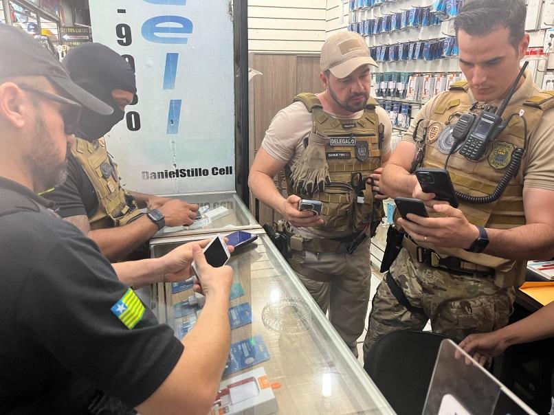 Operaçao interditados fecha lojas no Shopping da Cidade