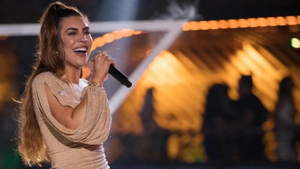 Cantora Naiara Azevedo