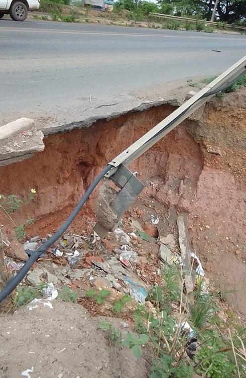 Erosão na ponte Tancredo Neves
