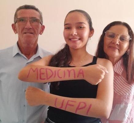 Maria Clara com os pais