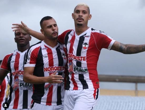 Jogadores do River comemoram gol