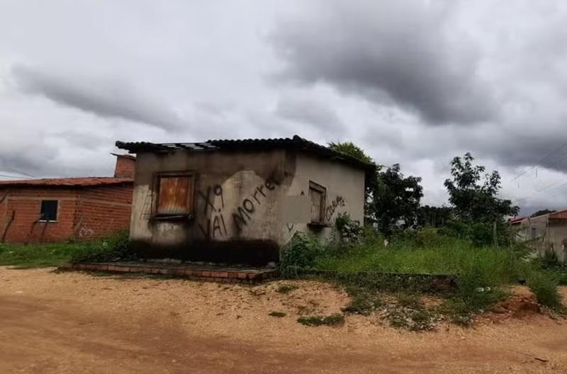 A casa fica no Parque Vitória e os criminosos acharam que o homem seria um informante da polícia
