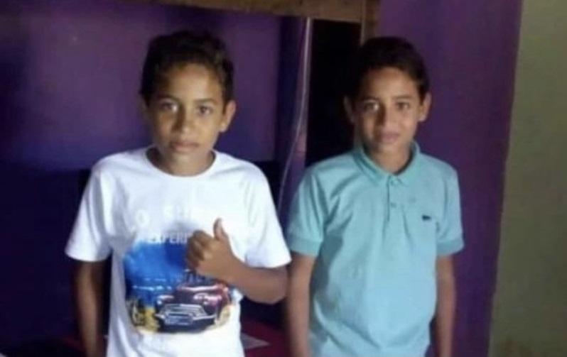 Um dos gêmeos se afogou primeiro e o outro se afogou em seguida ao tentar salvar o irmão