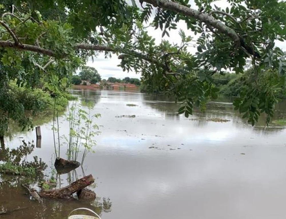 Cheia do rio Marataoan em Barras