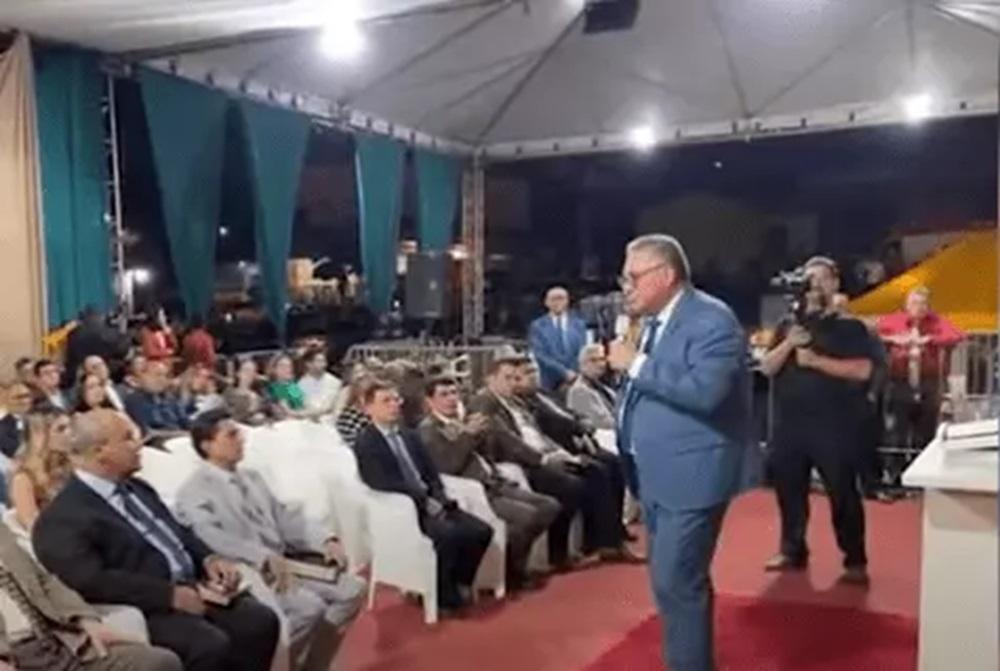 Após a fala capacitista sobre autismo, o pastor pediu desculpas